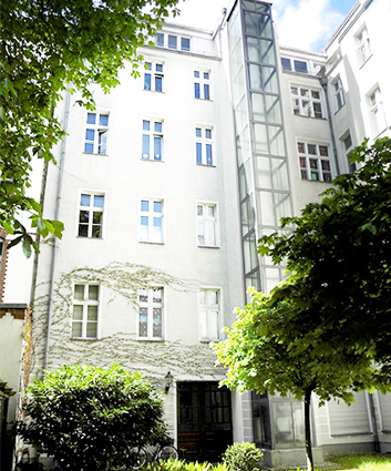 Innenhof mit Aufzug